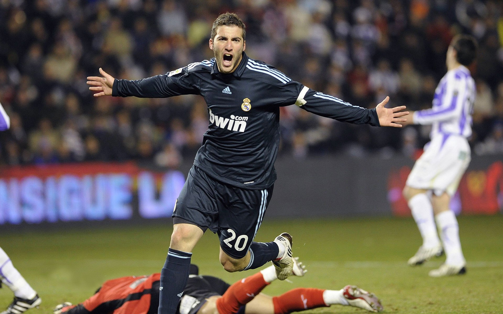 开云电竞登录入口-沙尔克不敌法兰克福，糟糕战绩持续，沙尔克队